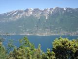 Blick von Tignale am Gardasee auf den Monte Baldo